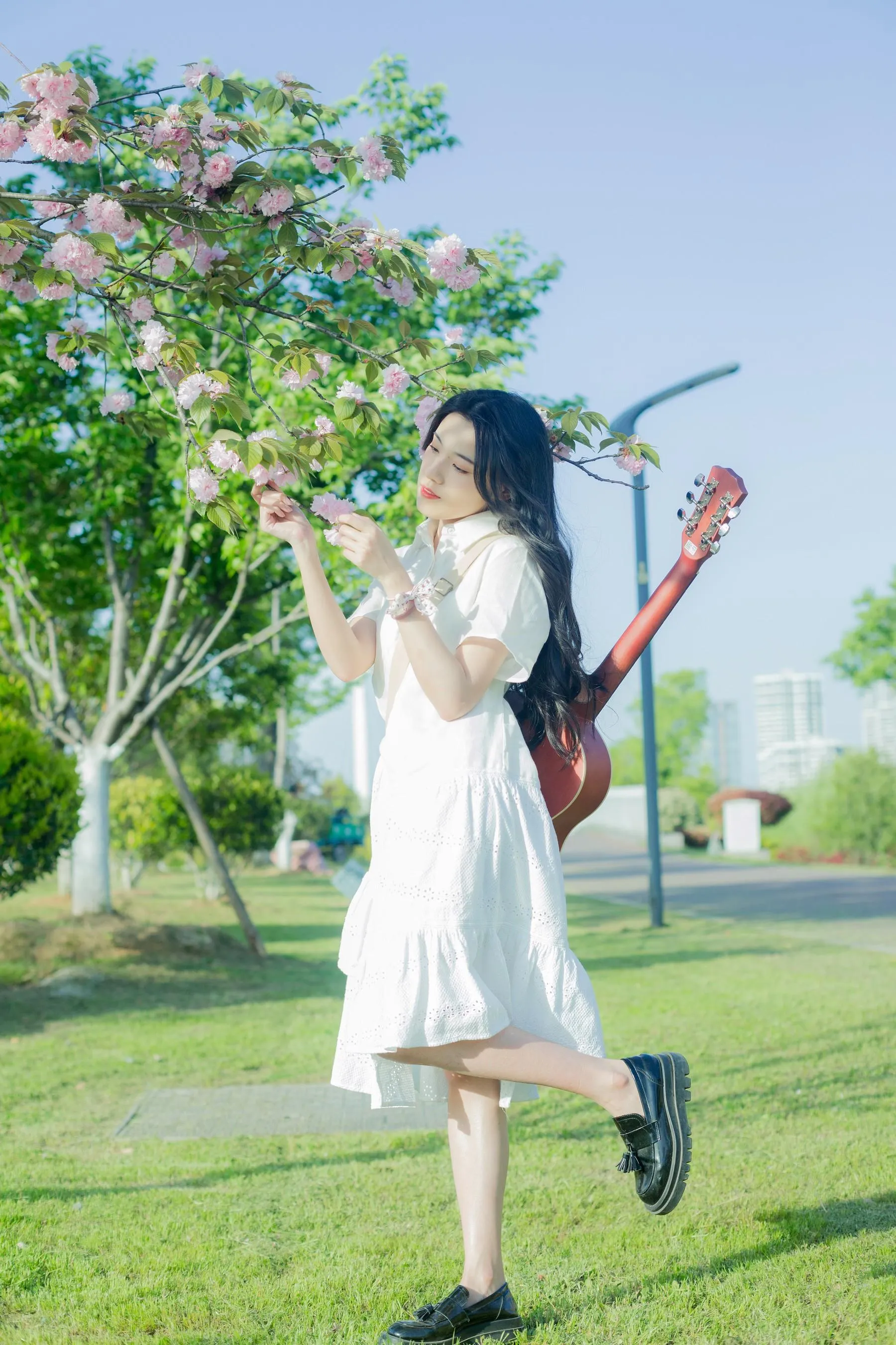 [YITUYU艺图语]2022.07.29 给晚樱的情歌 静鏡婧 [28P]插图